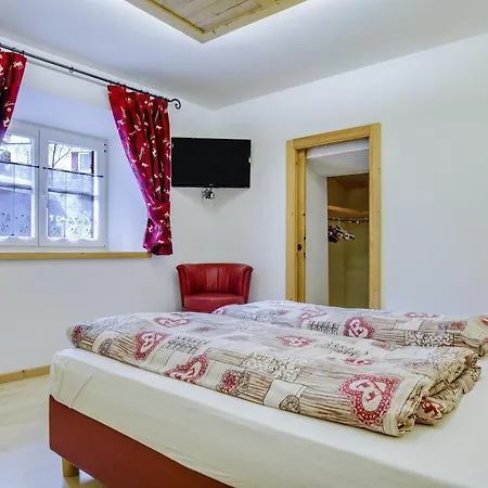 Cesa San Florian - 1 Apartment Canazei